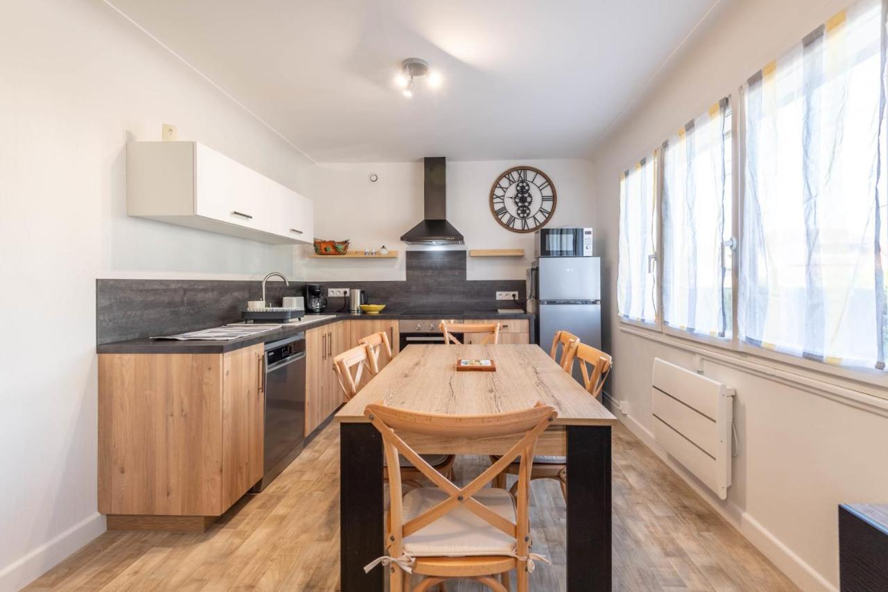 Ideally Located Furnished Townhouse With 3 Bedrooms Parking & Garden Annecy Exterior photo